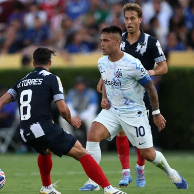 PASADENA, CALIFORNIA - JUNE 17: Lautaro Martinez #10 of FC Internazionale Milano passes the ball against Oliver Torres #8 of CF Monterrey during the FIFA Club World Cup 2025 group E match between CF Monterrey and FC Internazionale Milano at Rose Bowl Stadium on June 17, 2025 in Pasadena, California.   Harry How/Getty Images/AFP (Photo by Harry How / GETTY IMAGES NORTH AMERICA / Getty Images via AFP)<!-- NICAID(16062348) -->